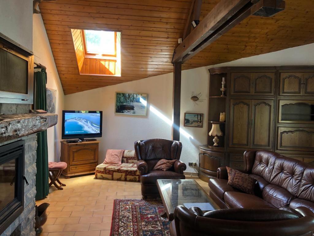 Maison/Gite Familial Dans Le Jura A 200M Du Lac Avec Piscine Privee Marigny  Экстерьер фото
